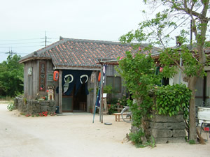 写真：島のそば屋、竹の子の外観