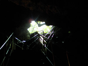 洞寺（てら）の鍾乳洞の内部
