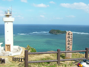写真：平久保崎灯台から見渡した沖縄の海